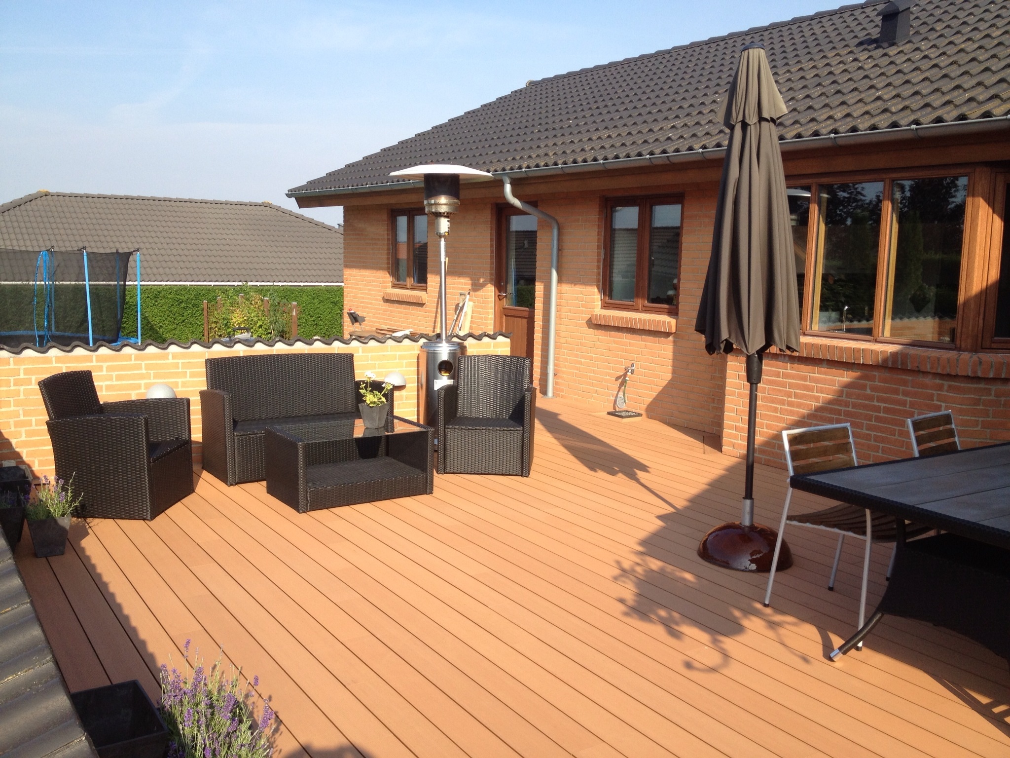 komposit-terrasse-braedder-004-1 - K2 Komposit Massiv komposit terrasse i farven teak fra K2komposit. Vare nr 2410