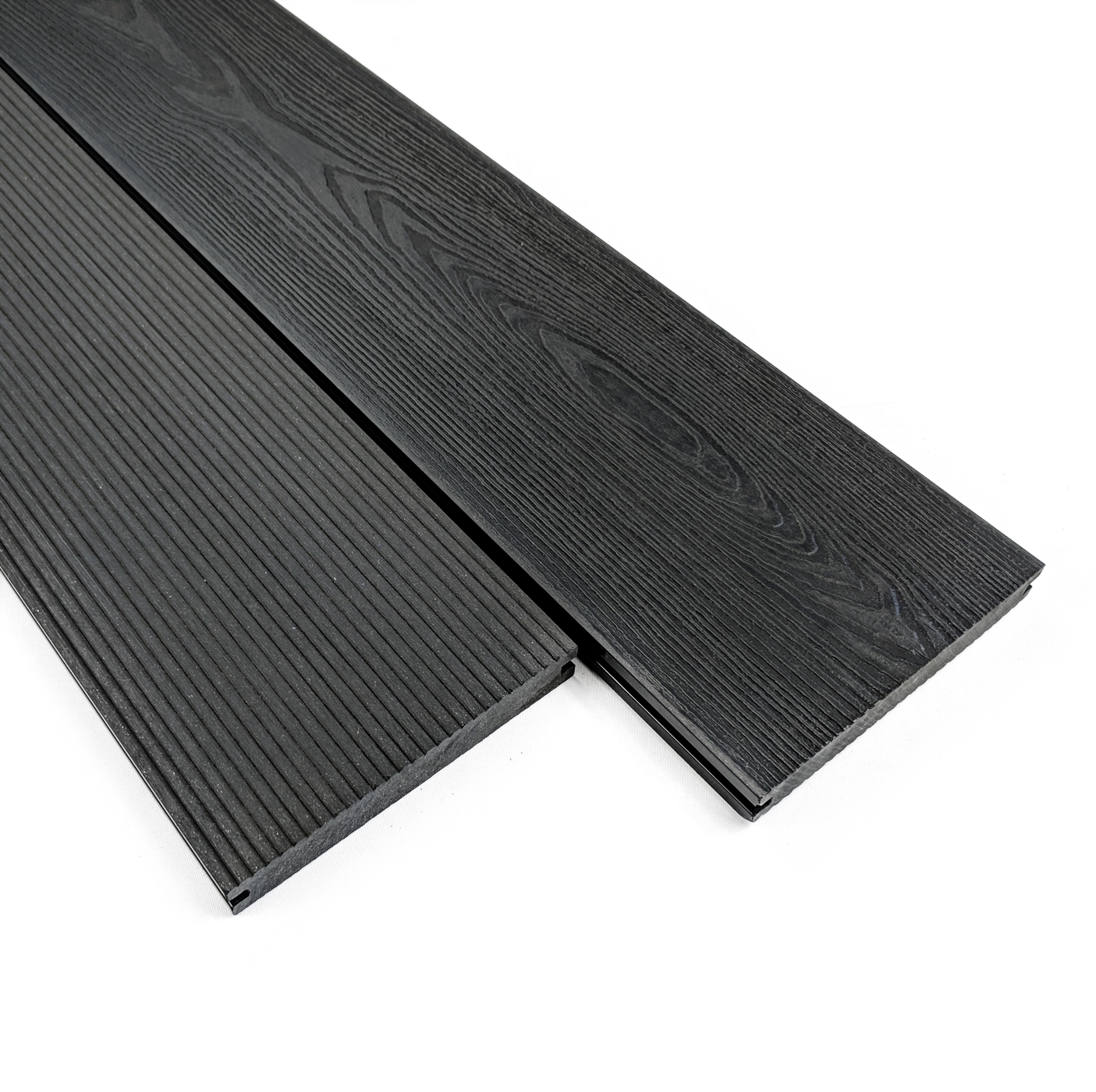 terrassebraedder-massiv-solid-komposit-20x140x2220mm-graasort-rillet-traestruktur-2010-utxt - K2 Komposit K2 Komposit massivt terrassebrædder gråsort
